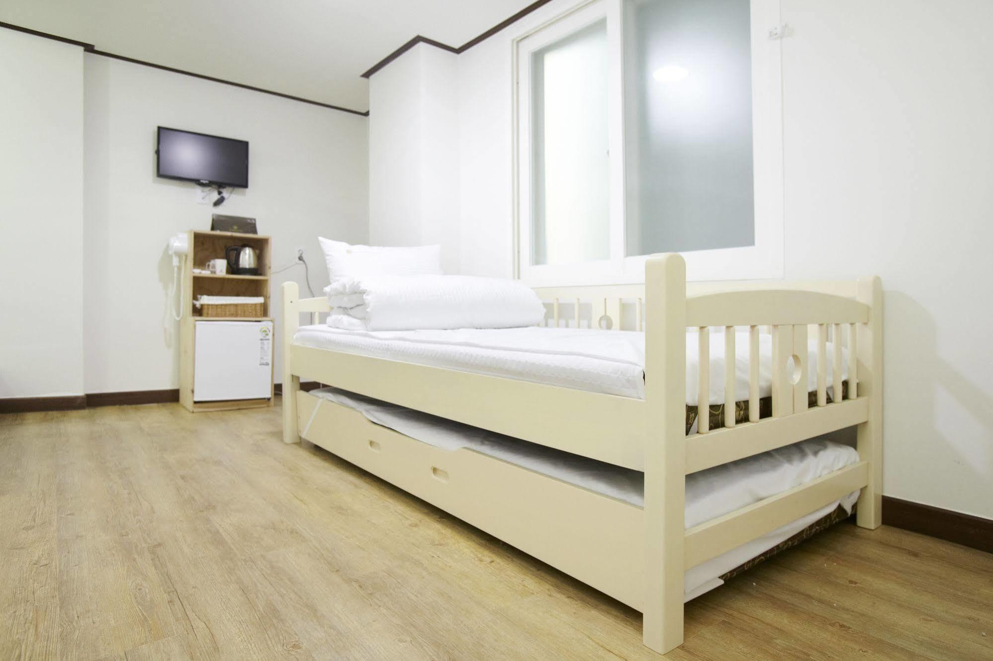 סיאול 24 Guesthouse Sinchon Hongdae מראה חיצוני תמונה