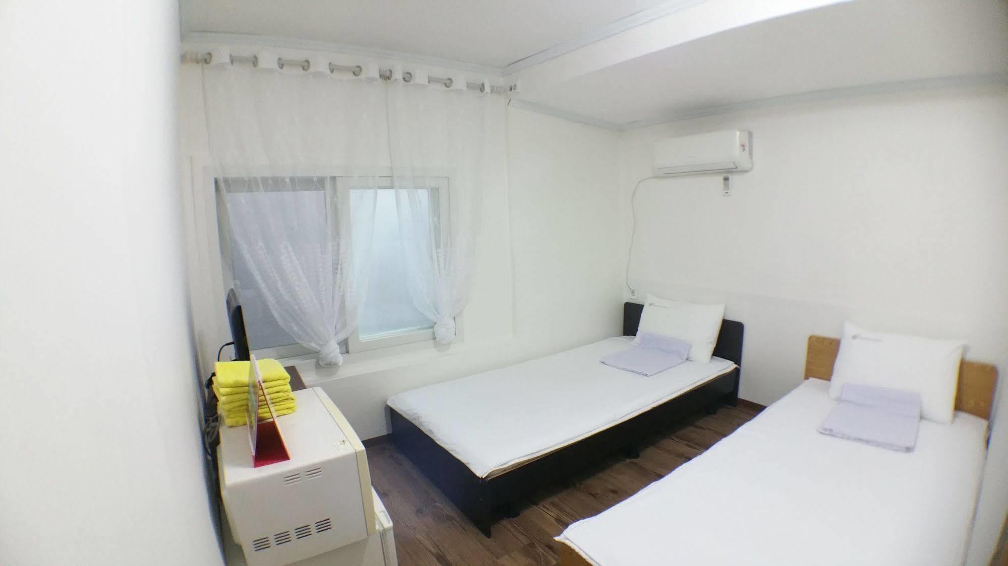 סיאול 24 Guesthouse Sinchon Hongdae מראה חיצוני תמונה