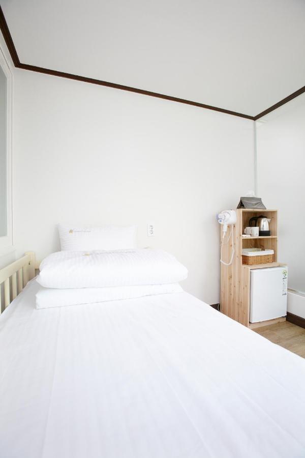 סיאול 24 Guesthouse Sinchon Hongdae מראה חיצוני תמונה